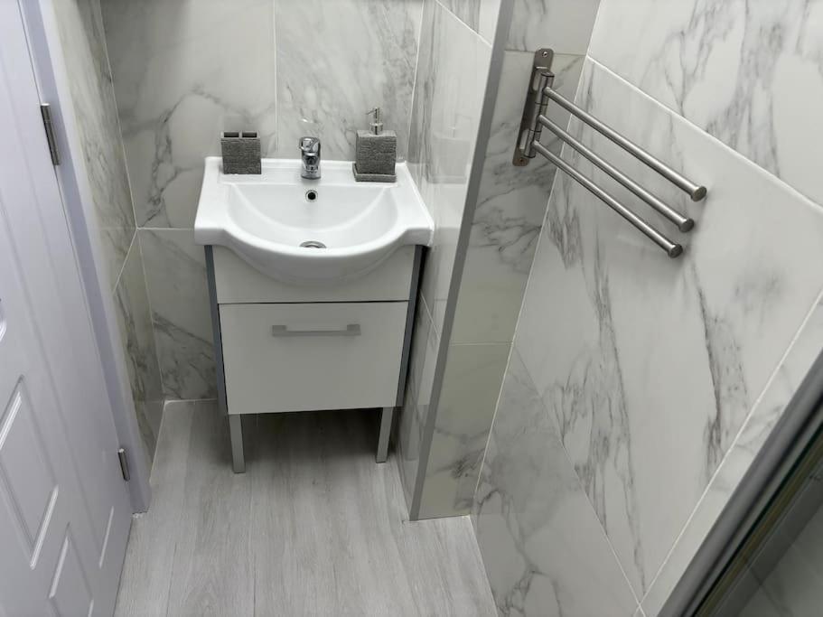 3 Camere Decomandat Bukarest Exteriör bild