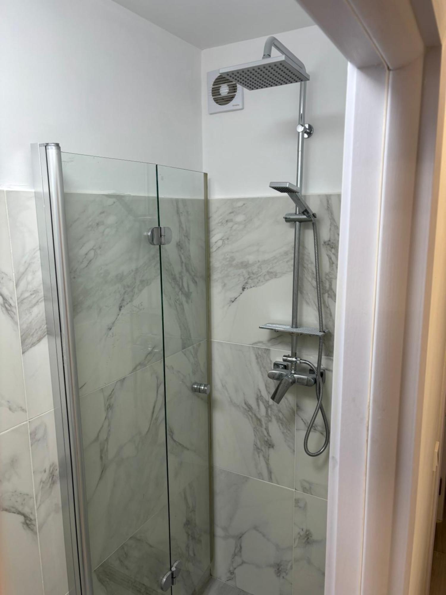 3 Camere Decomandat Bukarest Exteriör bild